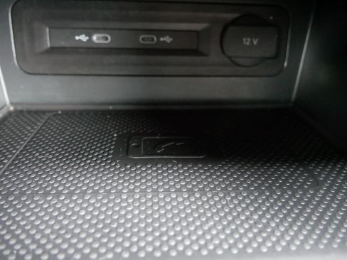 Certified 2022 Volkswagen Atlas Cross Sport SEL Premium R-Line image 29