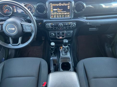 Used 2021 Jeep Gladiator Sport image 15