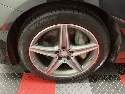 Used 2017 Mercedes-Benz E 300 4MATIC image 7