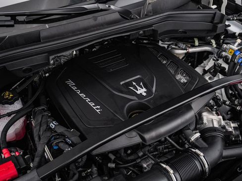 Certified 2025 Maserati Grecale Modena AWD/4WD image 28