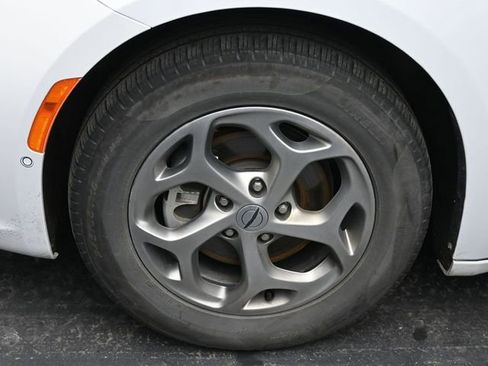 Used 2024 Chrysler Pacifica Limited w/ Trailer Tow Group image 37