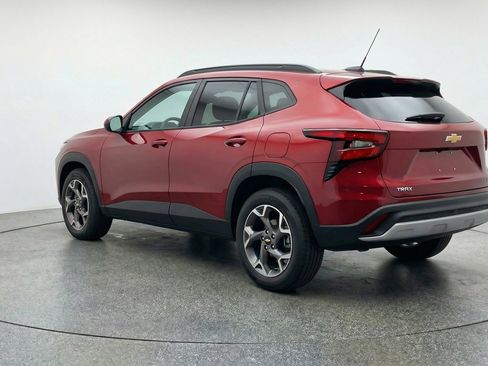 Used 2025 Chevrolet Trax LT image 6