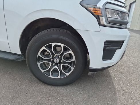 Used 2024 Ford Expedition Max XLT image 4