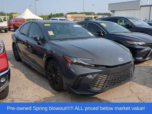 Used 2025 Toyota Camry SE FWD image 5