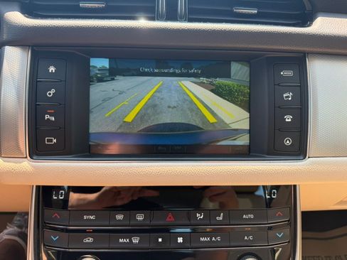 Used 2016 Jaguar XF Prestige AWD/4WD image 19