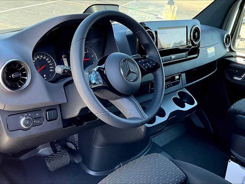 New 2025 Mercedes-Benz Sprinter 2500 image 9