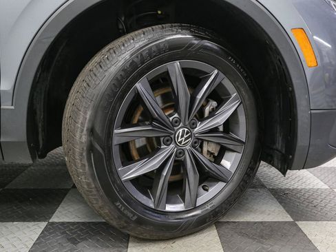 Used 2022 Volkswagen Tiguan SE AWD/4WD image 17