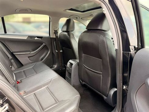 Used 2017 Volkswagen Jetta SE FWD image 13
