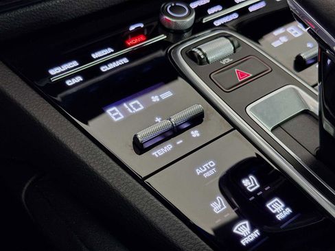 Used 2022 Porsche Cayenne image 17