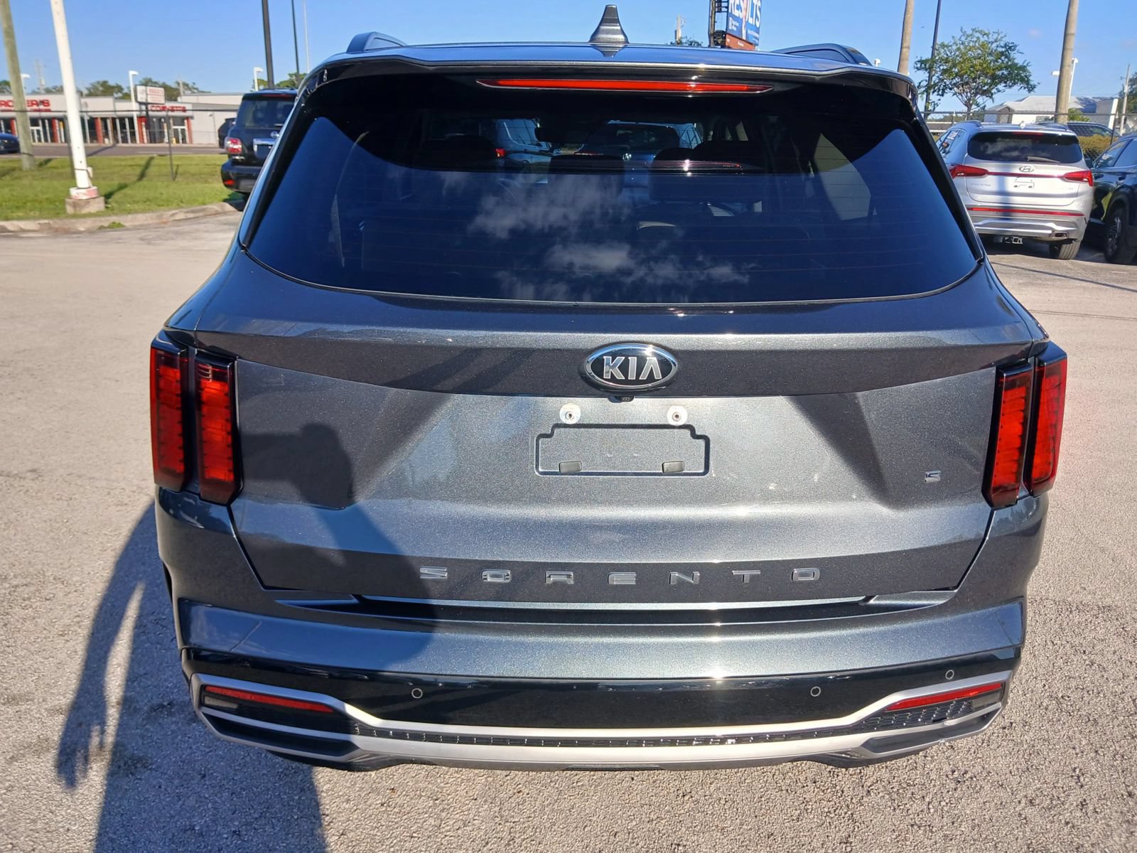 Used 2021 Kia Sorento S w/ Panoramic Sunroof Package FWD image 3