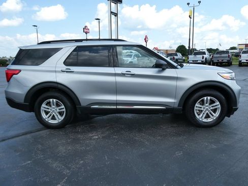 Used 2021 Ford Explorer XLT w/ Equipment Group 202A AWD/4WD image 4
