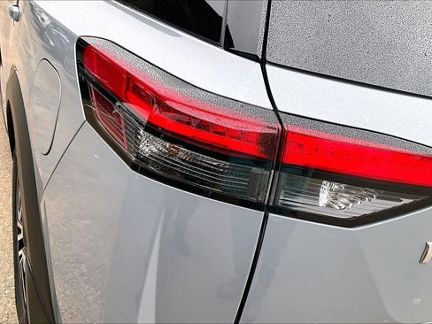 Used 2023 Nissan Pathfinder Platinum w/ Cargo Package image 27