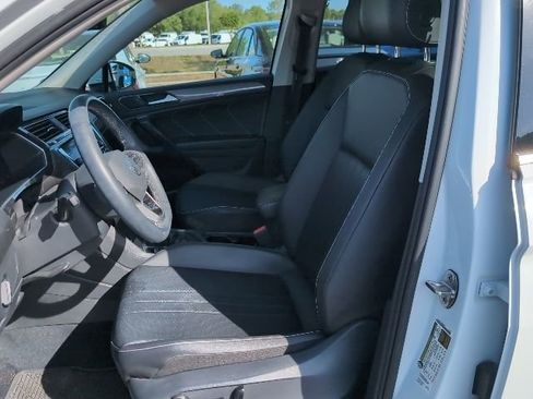 Used 2022 Volkswagen Tiguan SE FWD image 9