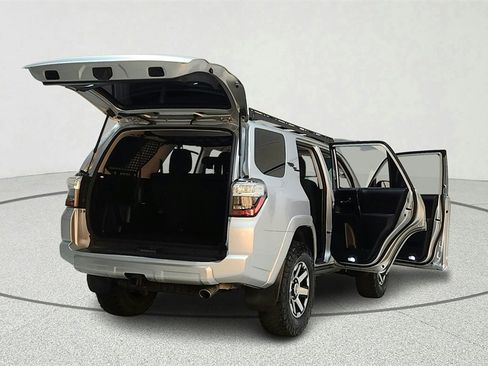 Used 2018 Toyota 4Runner TRD Off-Road image 11