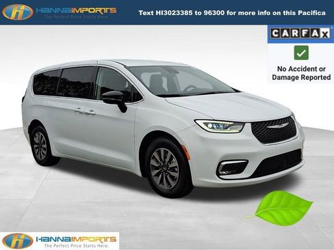 Used 2024 Chrysler Pacifica Limited FWD image 1