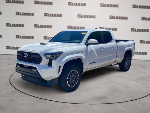 Used 2024 Toyota Tacoma TRD Sport AWD/4WD image 1