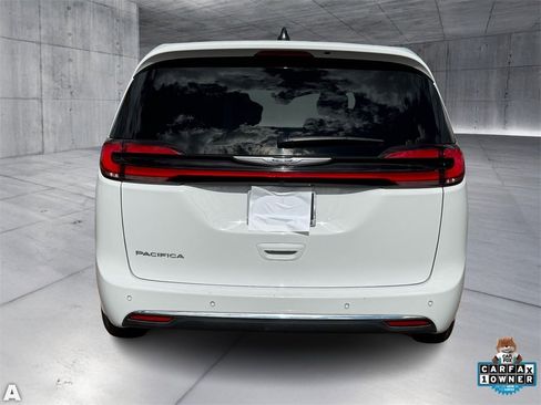 Certified 2025 Chrysler Pacifica Select image 6