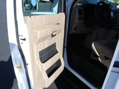 Used 2022 Ford E-450 and Econoline 450 Super Duty w/ Motorhome Prep Package image 55