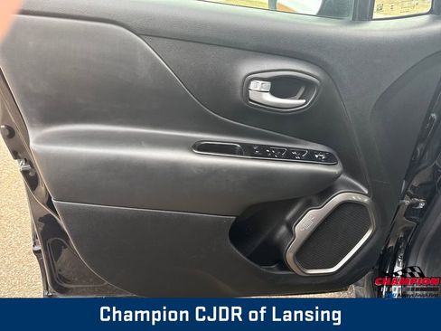 Used 2023 Jeep Renegade Latitude image 11