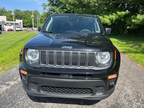 Used 2023 Jeep Renegade Latitude AWD/4WD image 8