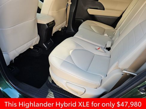Used 2025 Toyota Highlander XLE AWD/4WD image 34