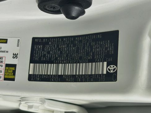 Used 2025 Toyota Corolla LE FWD image 12