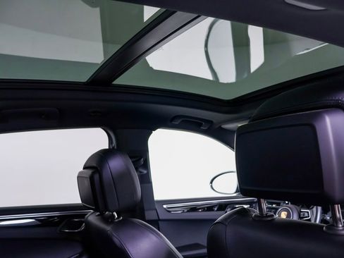 Certified 2024 Porsche Macan image 24