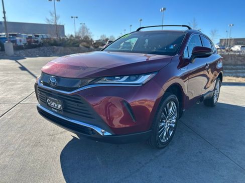 Used 2021 Toyota Venza XLE w/ Softex Package image 3