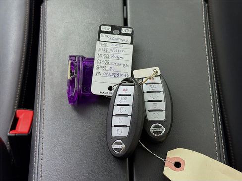 Used 2021 Nissan Rogue SL w/ Premium Package image 32