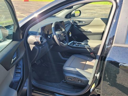 New 2026 Chevrolet Equinox LT w/ Convenience Package II FWD image 18