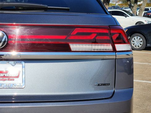 Used 2025 Volkswagen Atlas Cross Sport SE image 16