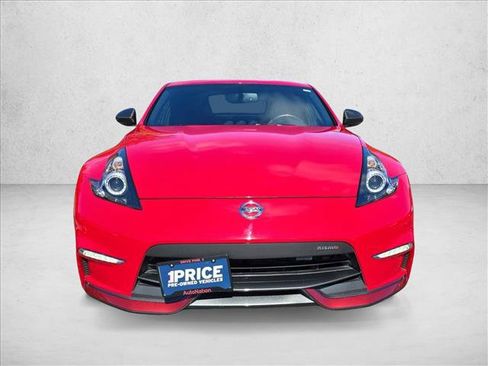 Used 2016 Nissan 370Z NISMO RWD image 2