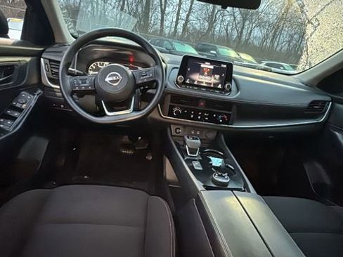 Used 2024 Nissan Rogue S image 8