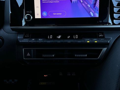 Used 2025 Toyota Camry SE image 27