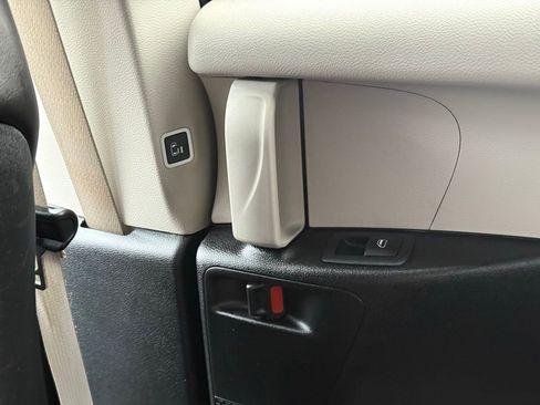 Used 2024 Chrysler Pacifica Touring-L image 44