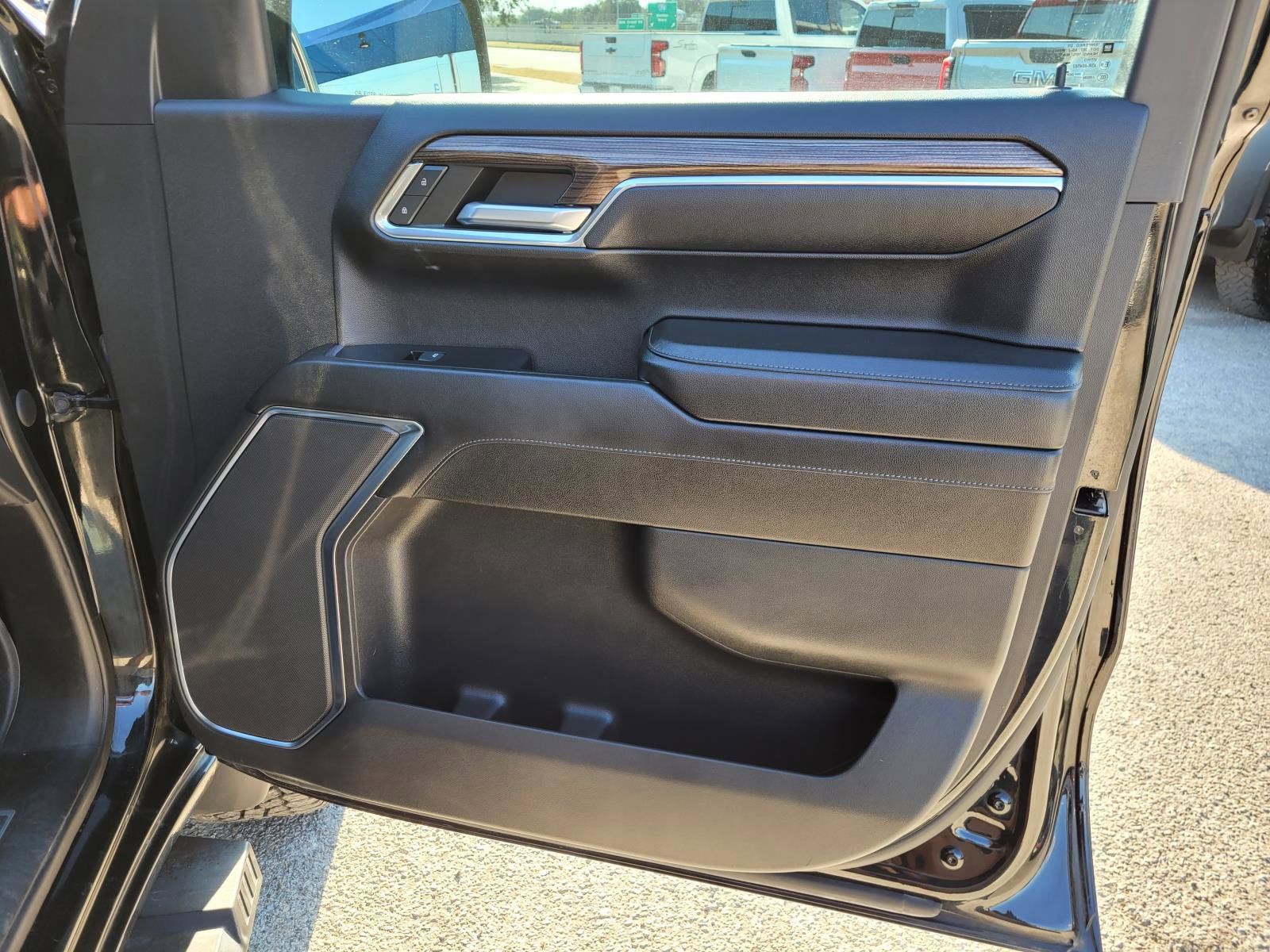 Used 2022 Chevrolet Silverado 1500 LT AWD/4WD image 9