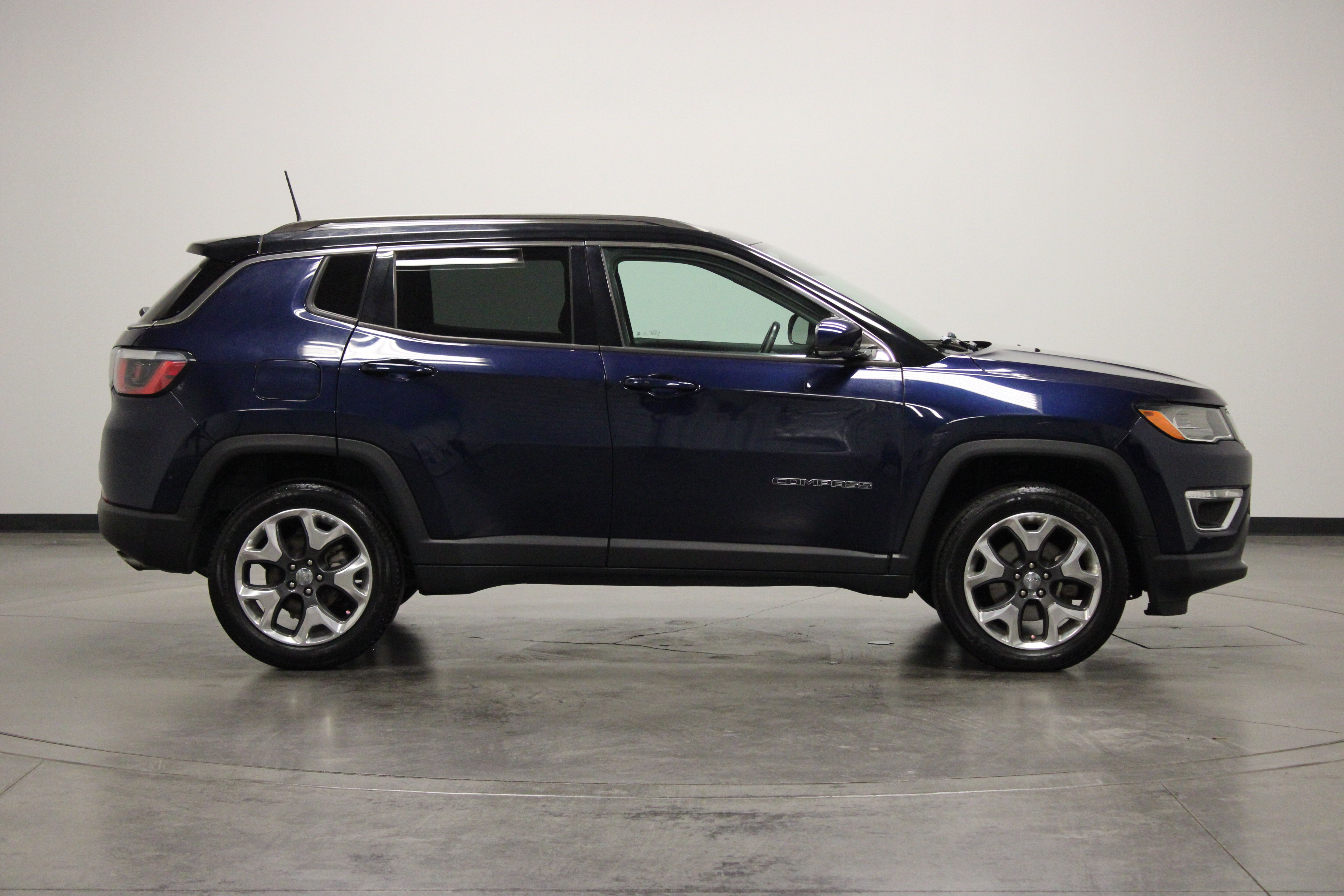 Used 2018 Jeep Compass Limited AWD/4WD image 9