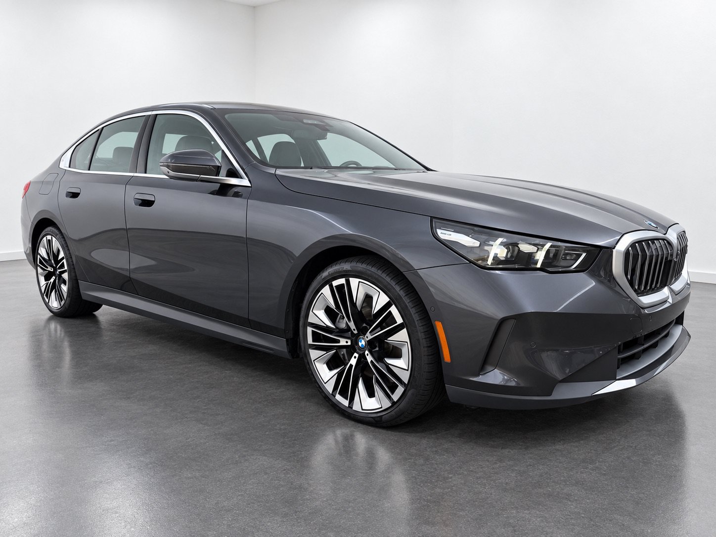 Used 2026 BMW 540i xDrive AWD/4WD image 3