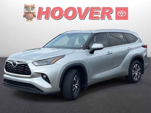 Used 2023 Toyota Highlander XLE image 7