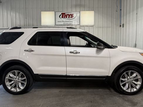 Used 2015 Ford Explorer XLT AWD/4WD image 2
