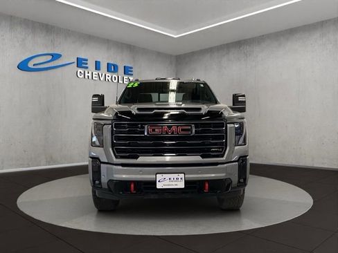 Used 2025 GMC Sierra 2500 AT4 w/ AT4 Premium Plus Package AWD/4WD image 9