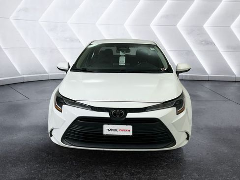 Used 2023 Toyota Corolla LE FWD image 2
