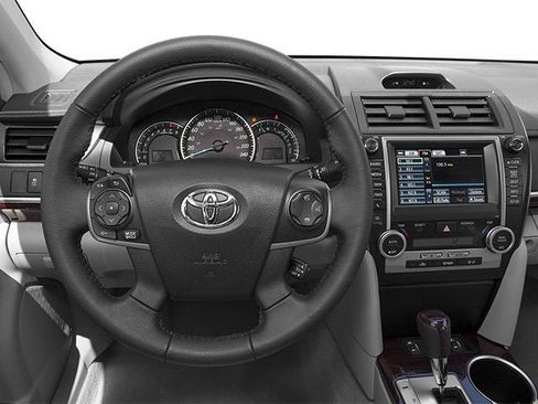 Used 2013 Toyota Camry XLE w/ Leather Pkg image 6