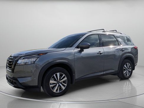Used 2024 Nissan Pathfinder SL w/ Black Appearance Package FWD image 2