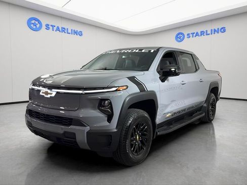 Used 2025 Chevrolet Silverado EV LT image 16
