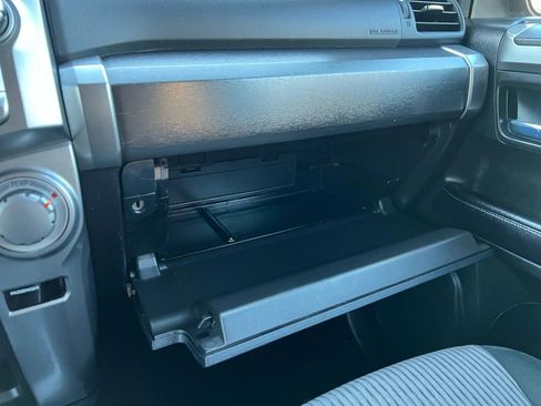 Used 2017 Toyota 4Runner SR5 AWD/4WD image 38