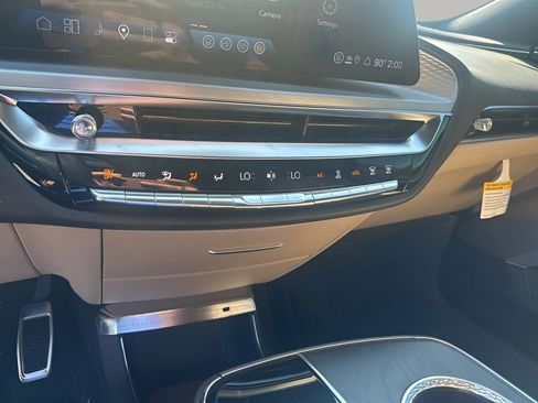 New 2026 Cadillac Lyriq Signature Luxury w/ Nappa Leather Package AWD/4WD image 30