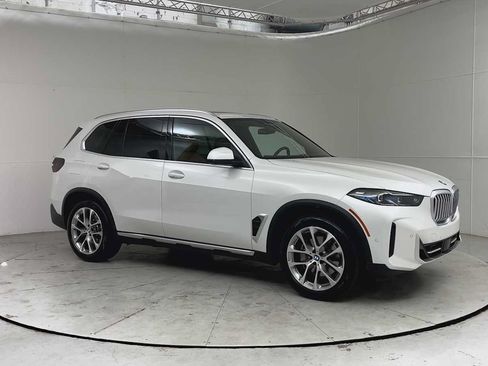 Used 2024 BMW X5 xDrive40i w/ Premium Package AWD/4WD image 8