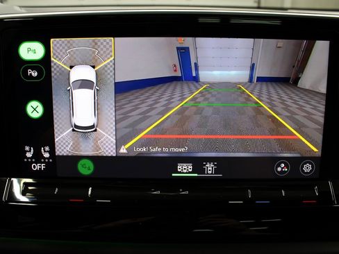 Used 2024 Volkswagen Atlas Cross Sport SEL Premium R-Line image 17