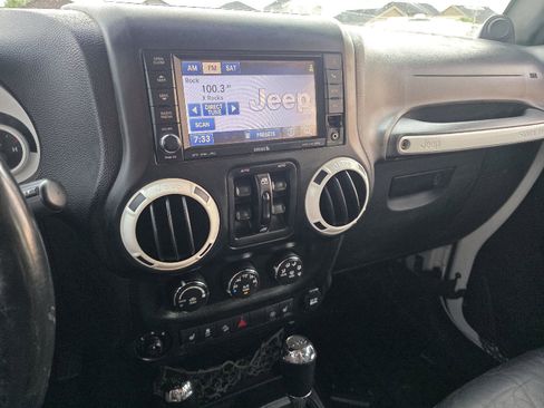 Used 2013 Jeep Wrangler Unlimited Sahara w/ Connectivity Group AWD/4WD image 13